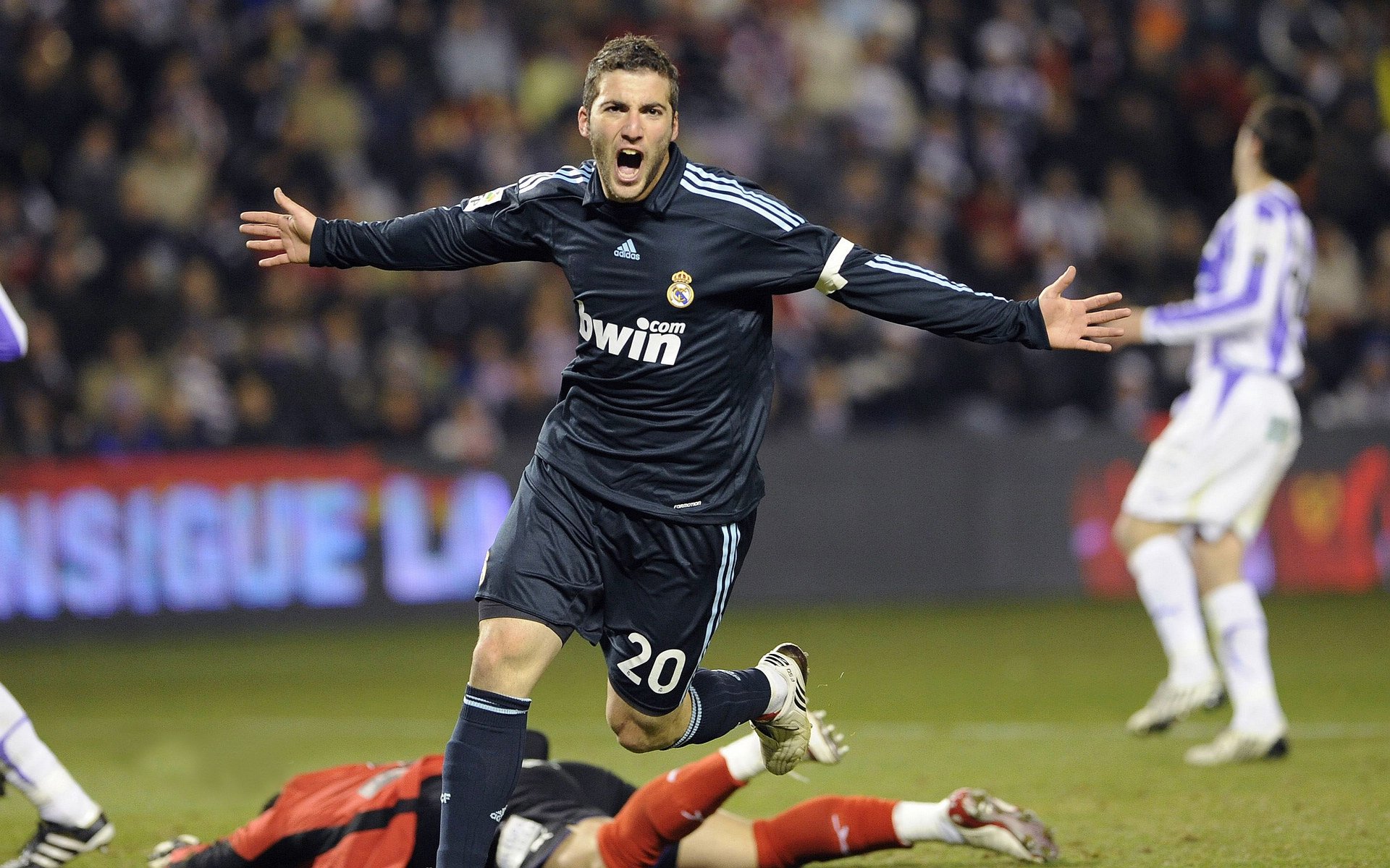 开拓者击溃太阳，字母哥关键时刻站出来