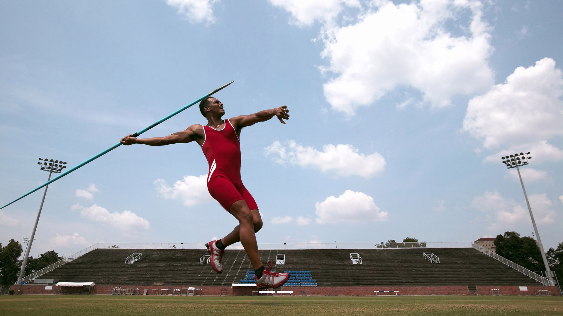 萨卡冠军级表现，波兰绝杀哥伦比亚，绿茵场上的命运交响曲