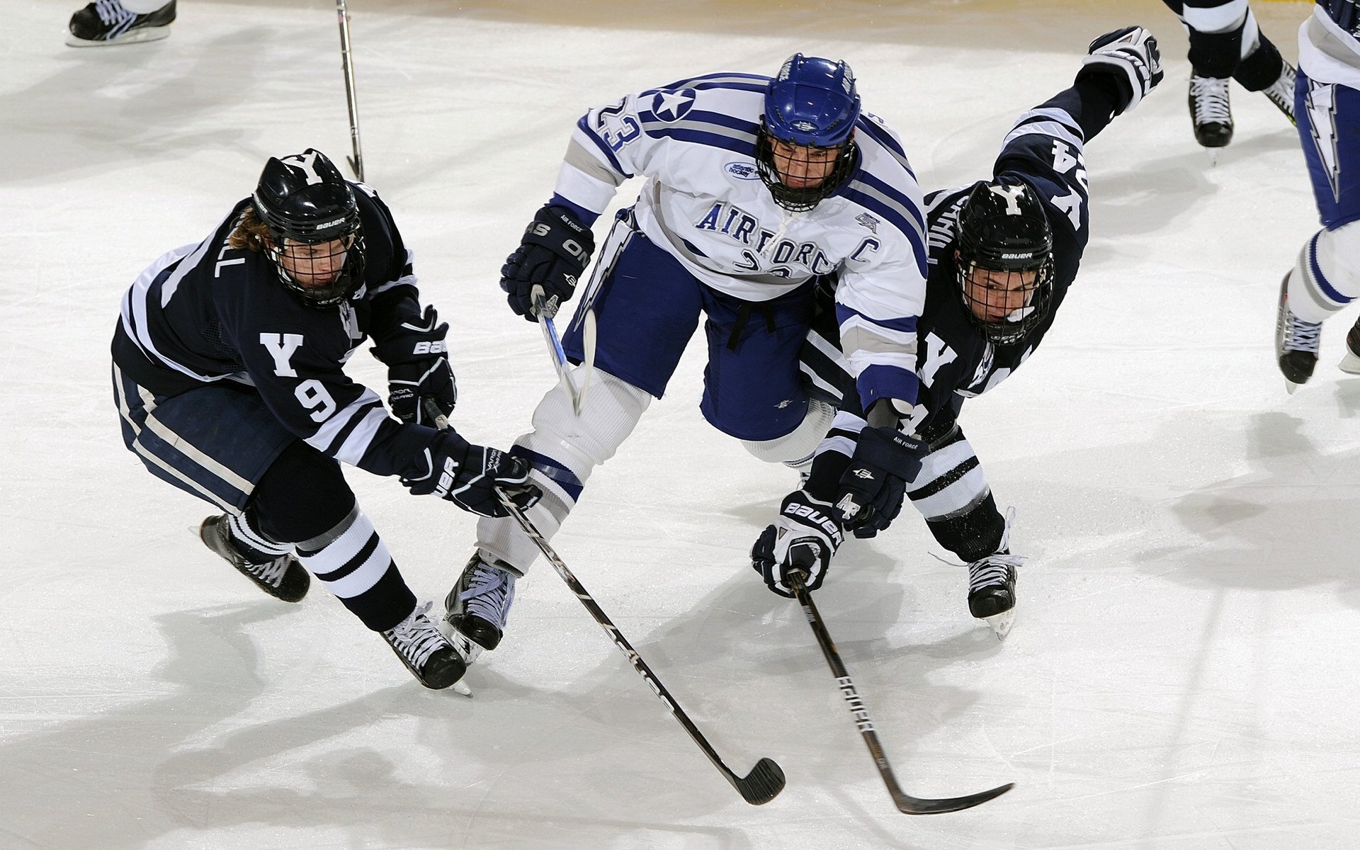 英超争冠之夜,字母哥稳定输出不掉线,竞技场上的确定性如何抚慰我们?
